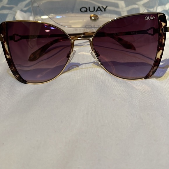 NWOT Quay Sunglasses - Picture 2 of 5